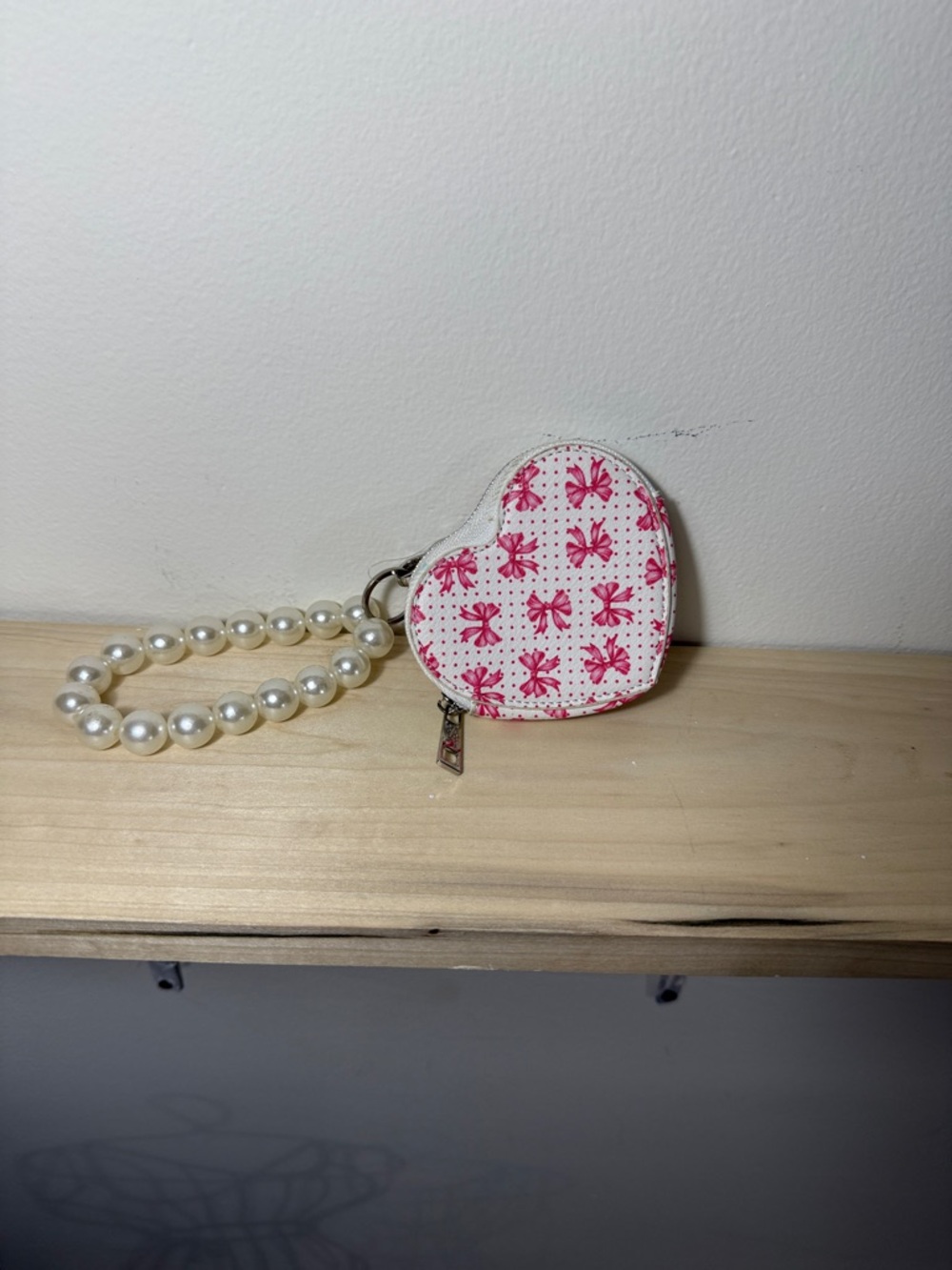 Madden Girl Heart-Shaped Pearl Wristlet Coin Pouch - White & Pink
